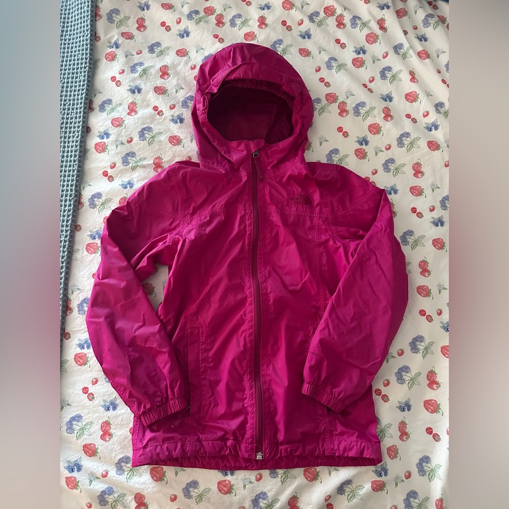 The North Face Girls Lightweight Mesh Lined Dryvent Rain/Wind
Jacket